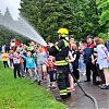 Пожарные и спасатели обеспечивают безопасность детей в летних лагерях